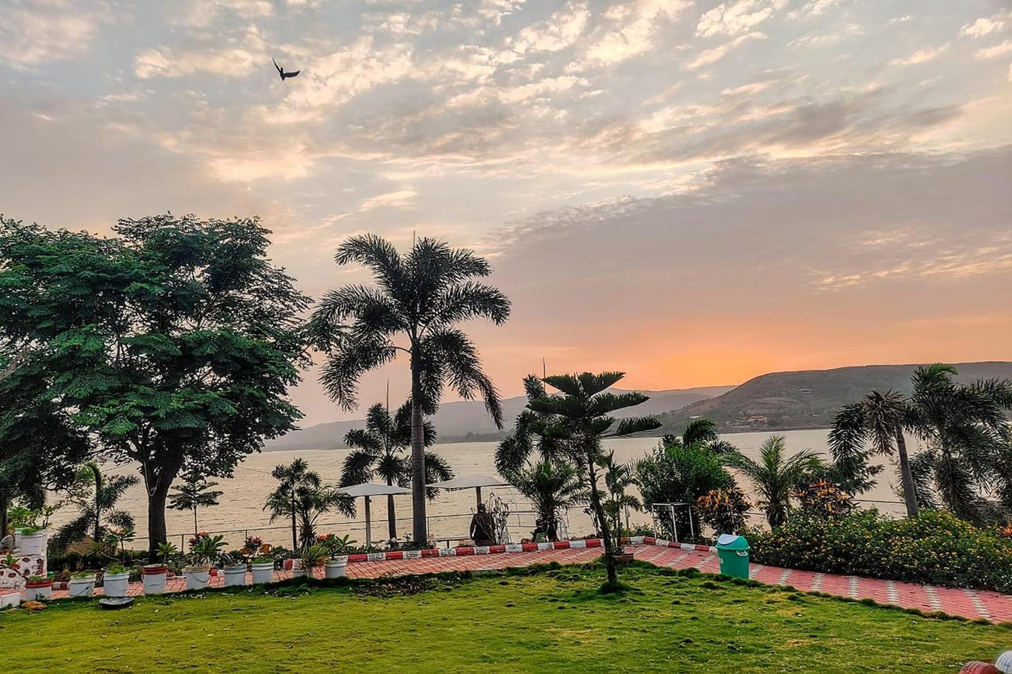 Sunshine Resort Pune Esterno foto